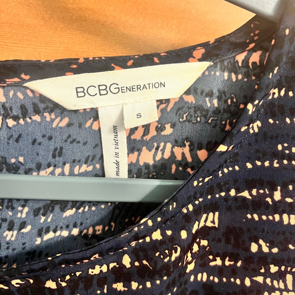 BCBGeneration patterned shift dress - Picture 3 of 4
